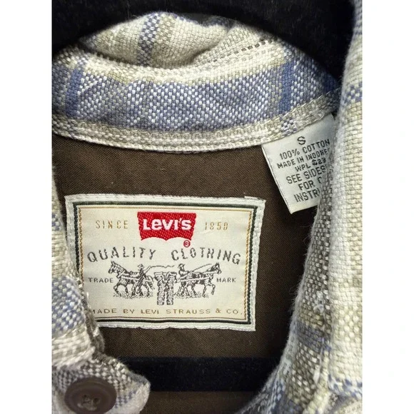 Vintage Levis Mens Plaid Button Up Shirt Textured Flannel Long Sleeve Small - Picture 2 of 5